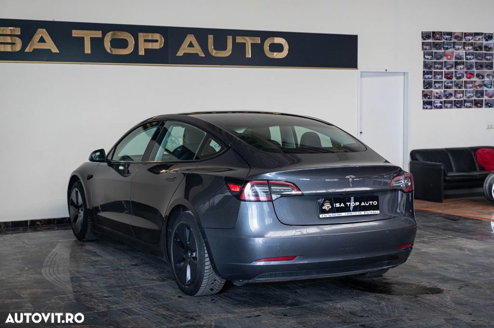 Tesla Model 3 - 32
