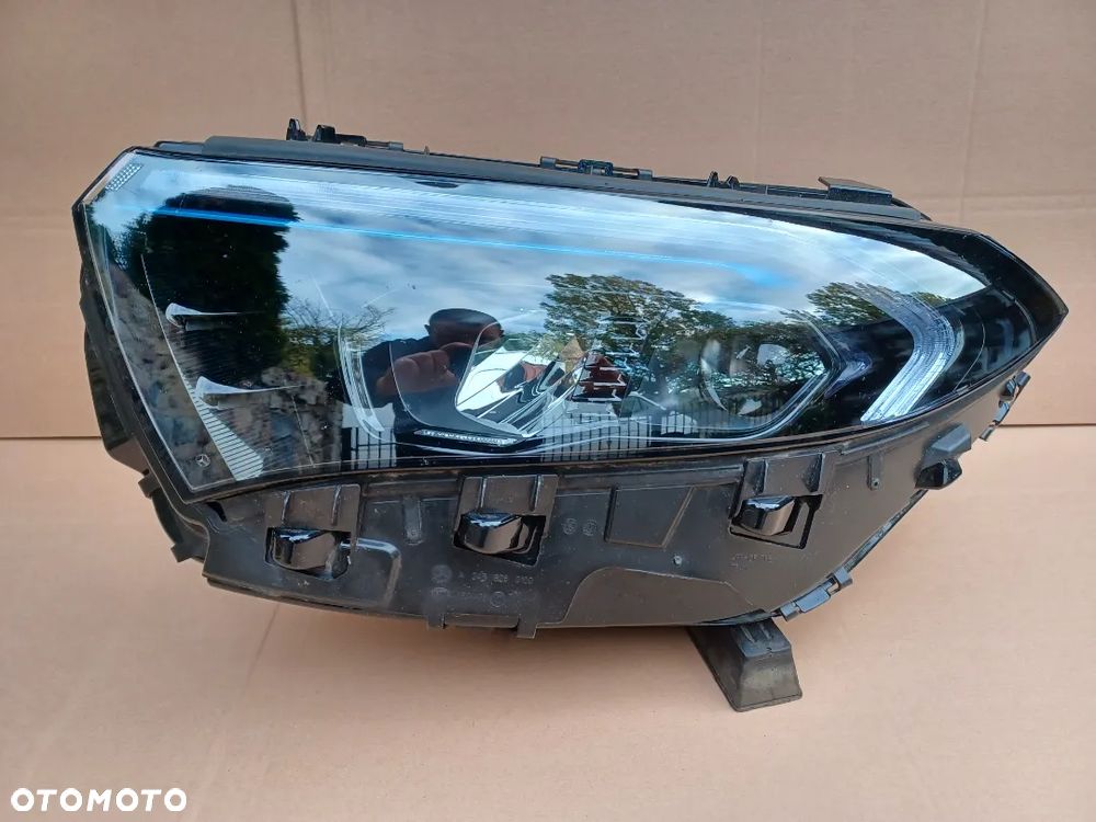 Full Led przedni lewy Mercedes EQB W243 lampa A243