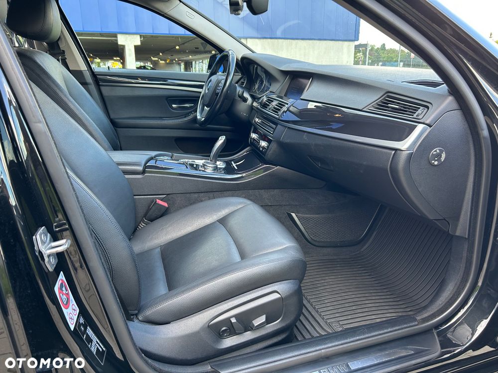 BMW Seria 5 520d - 24