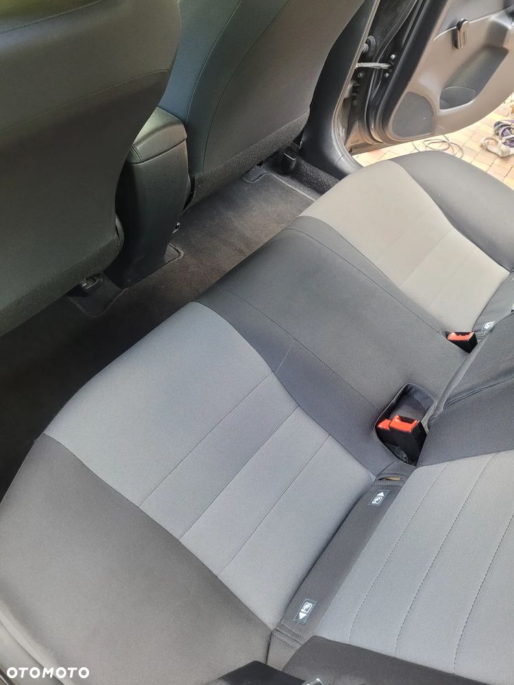 Toyota Avensis 1.6 Life - 20