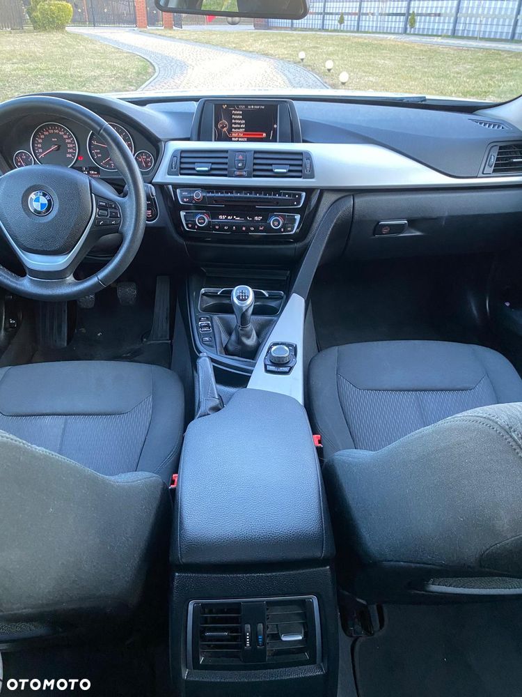 BMW Seria 3 318i - 11