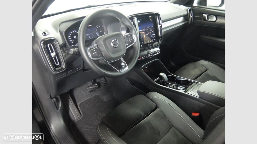 Volvo XC 40 1.5 T2 Plus Dark Auto - 12