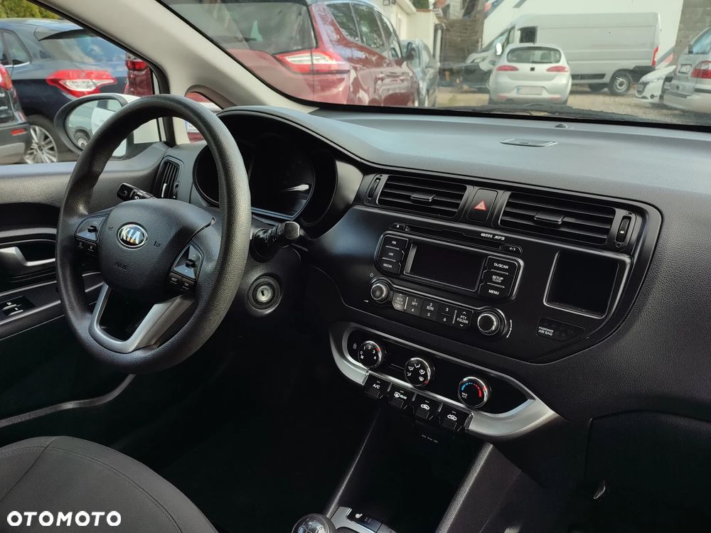 Kia Rio 1.2 Dream Team Edition - 17