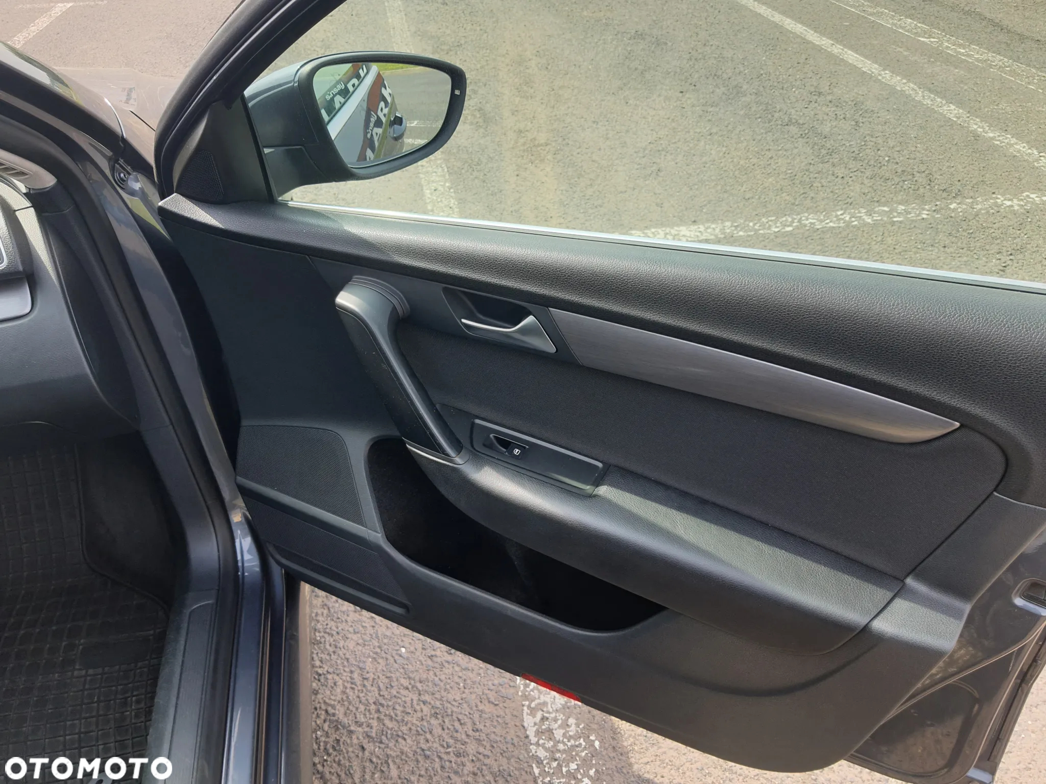 Volkswagen Passat 1.6 TDI DPF BlueMot Comfortline - 25