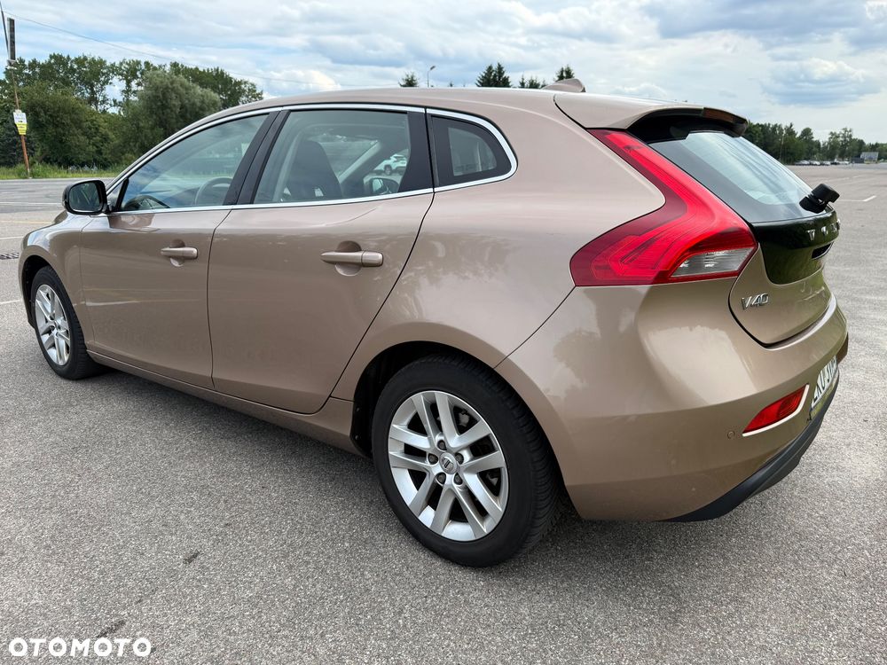 Volvo V40 D2 Momentum - 1
