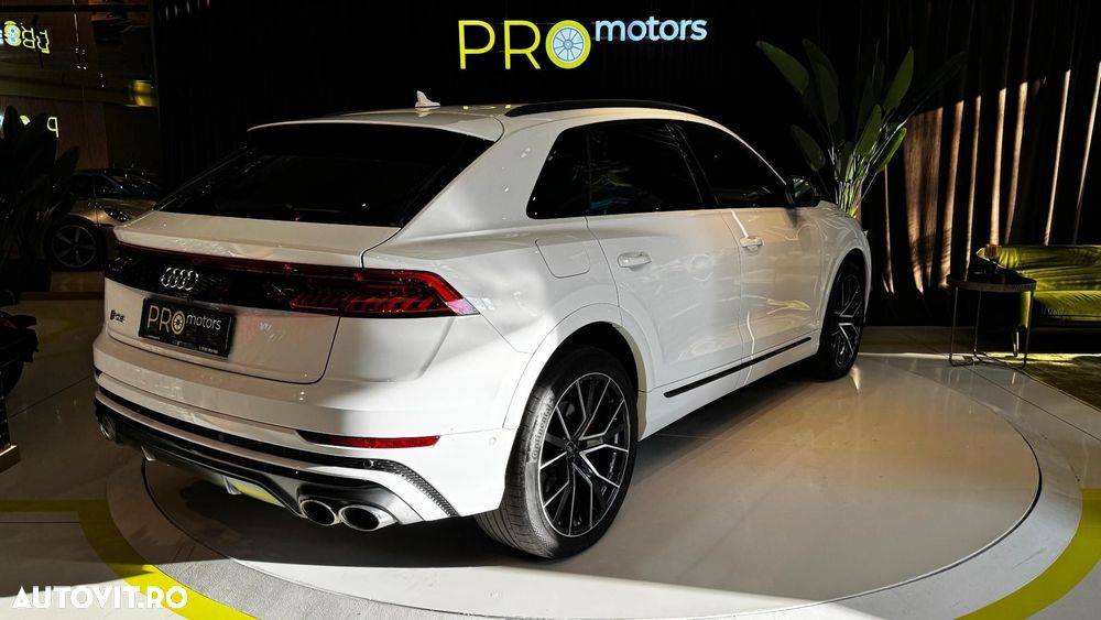 Audi SQ8 - 8