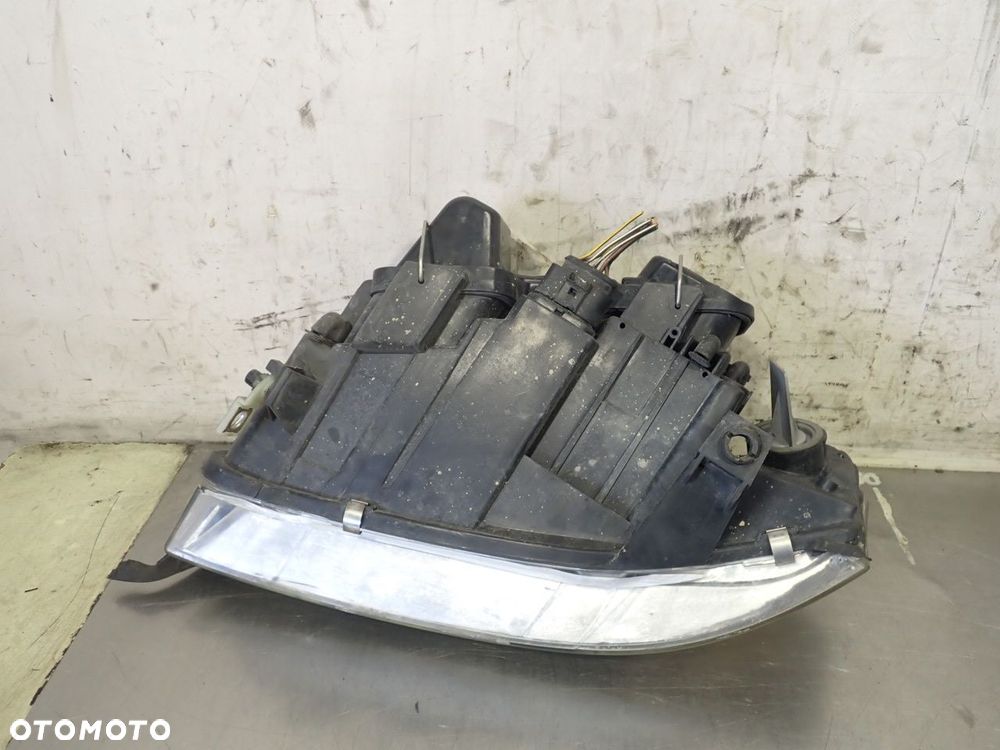 LAMPA PRAWA PRZEDNIA AUDI A6 C5 2.5 - 5