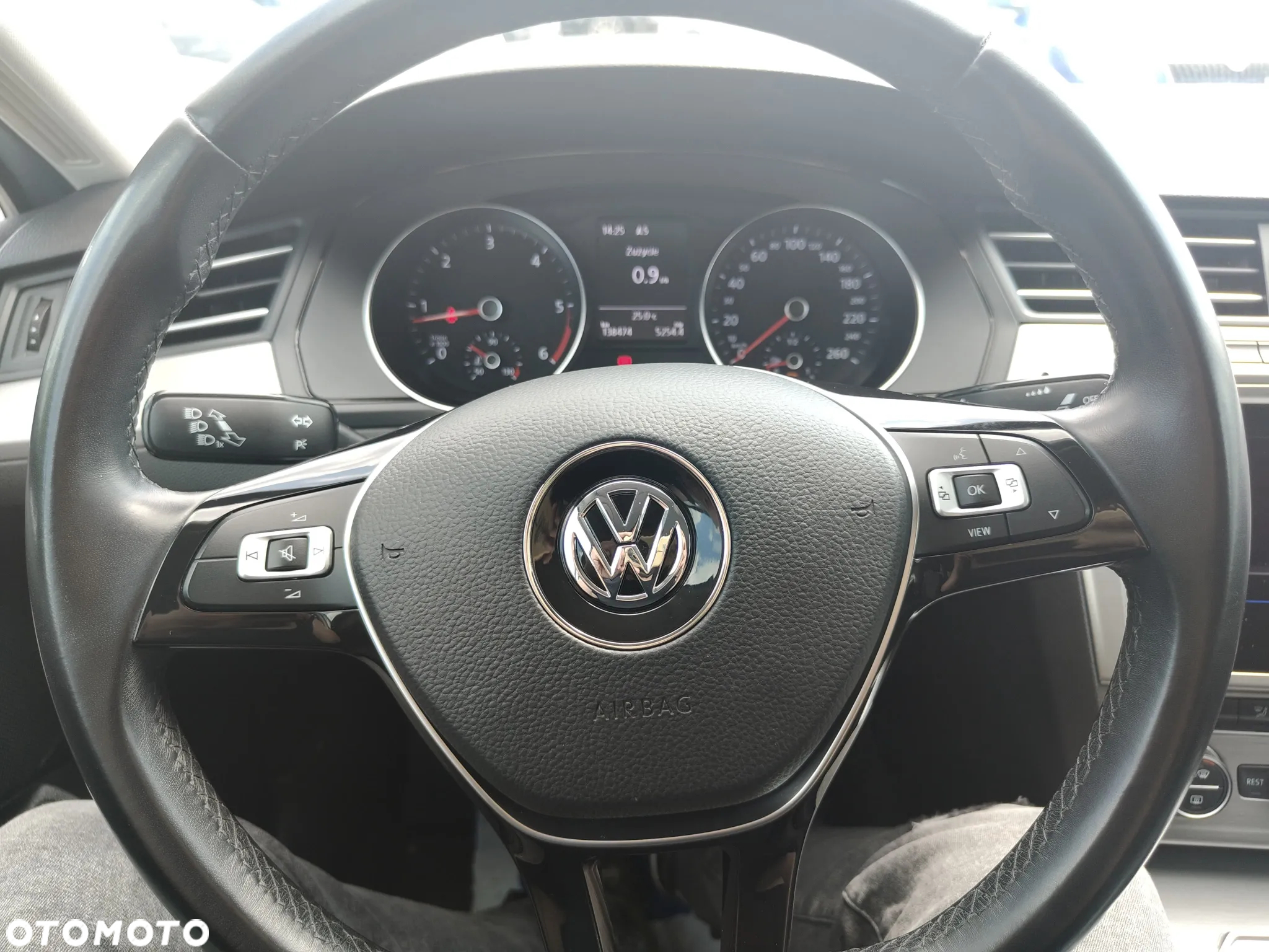 Volkswagen Passat - 20