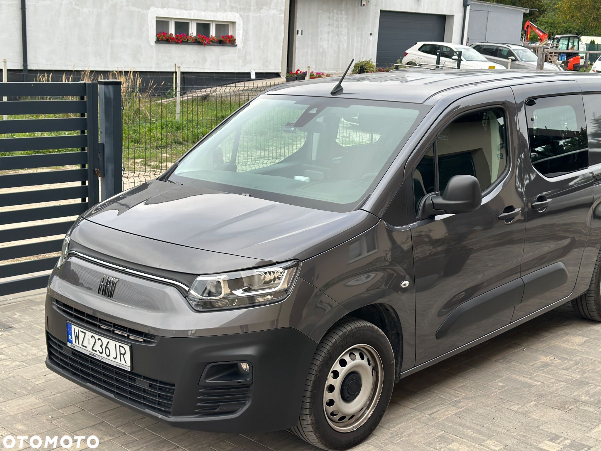 Fiat Doblo Maxi CrewVan 1.5 BlueHDI S&S (bryg.) - 1