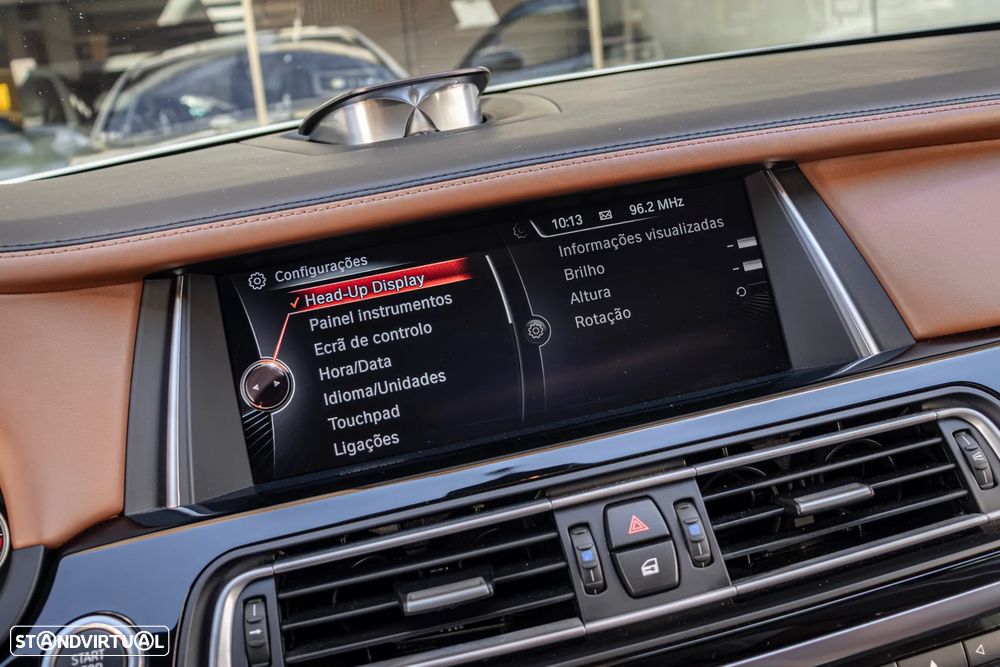 BMW 750 Li xDrive Pack M — fotografia 27