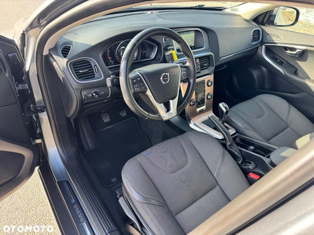 Volvo V40 Cross Country D3 Momentum - 10