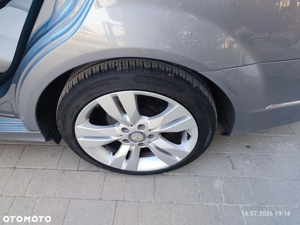 Mercedes-Benz Klasa C 200 CDI BlueEff Avantgarde - 25