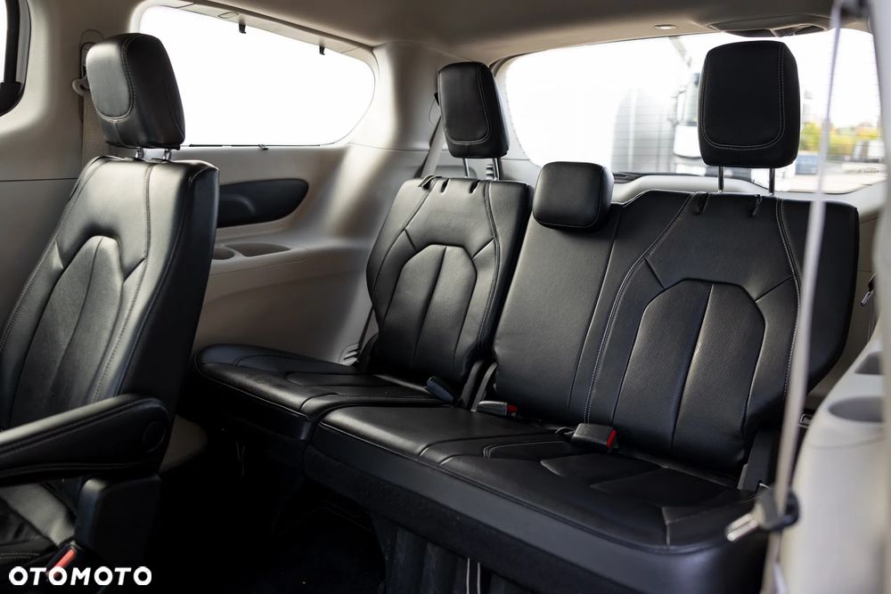 Chrysler Pacifica - 27