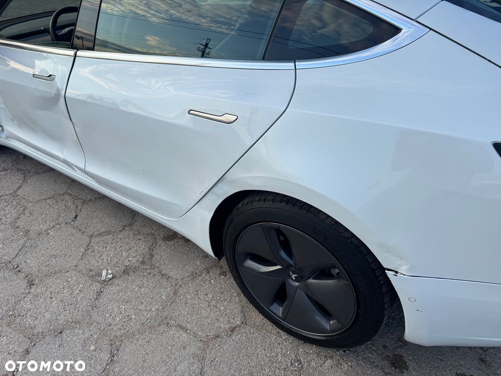 Tesla Model 3 - 12