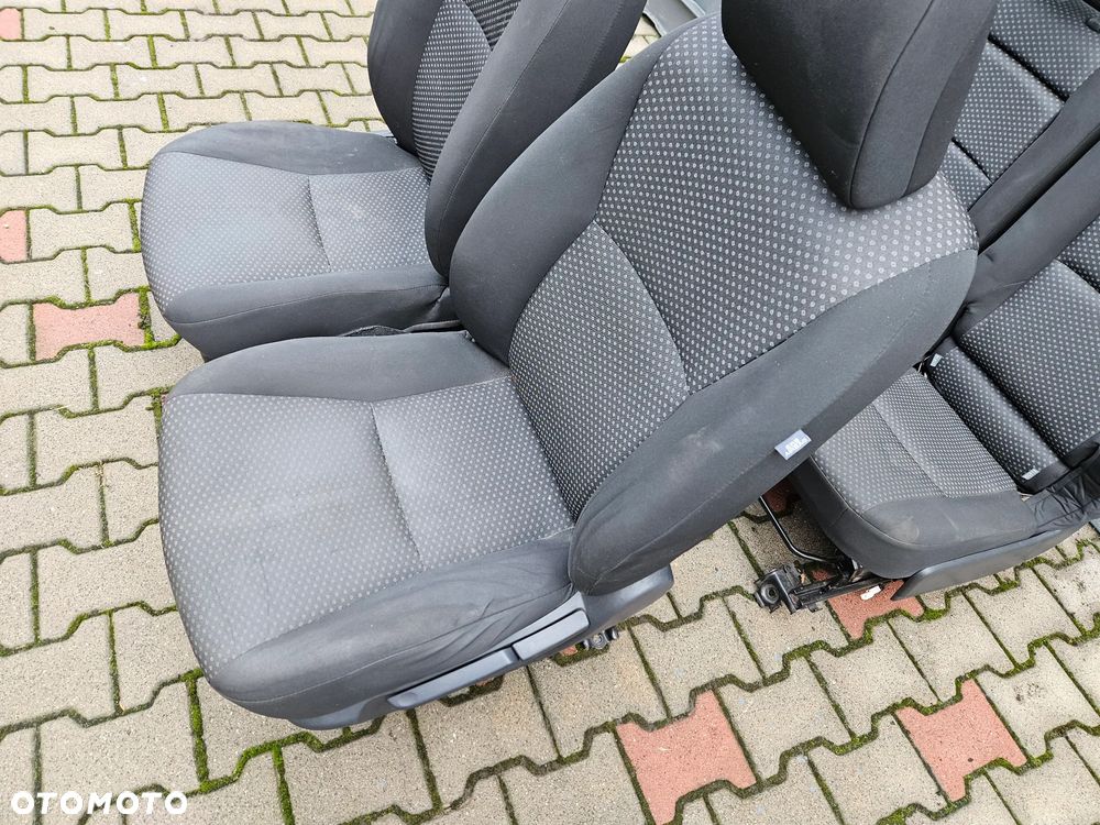 toyota verso fotele siedzenia boczki 2009 - 4