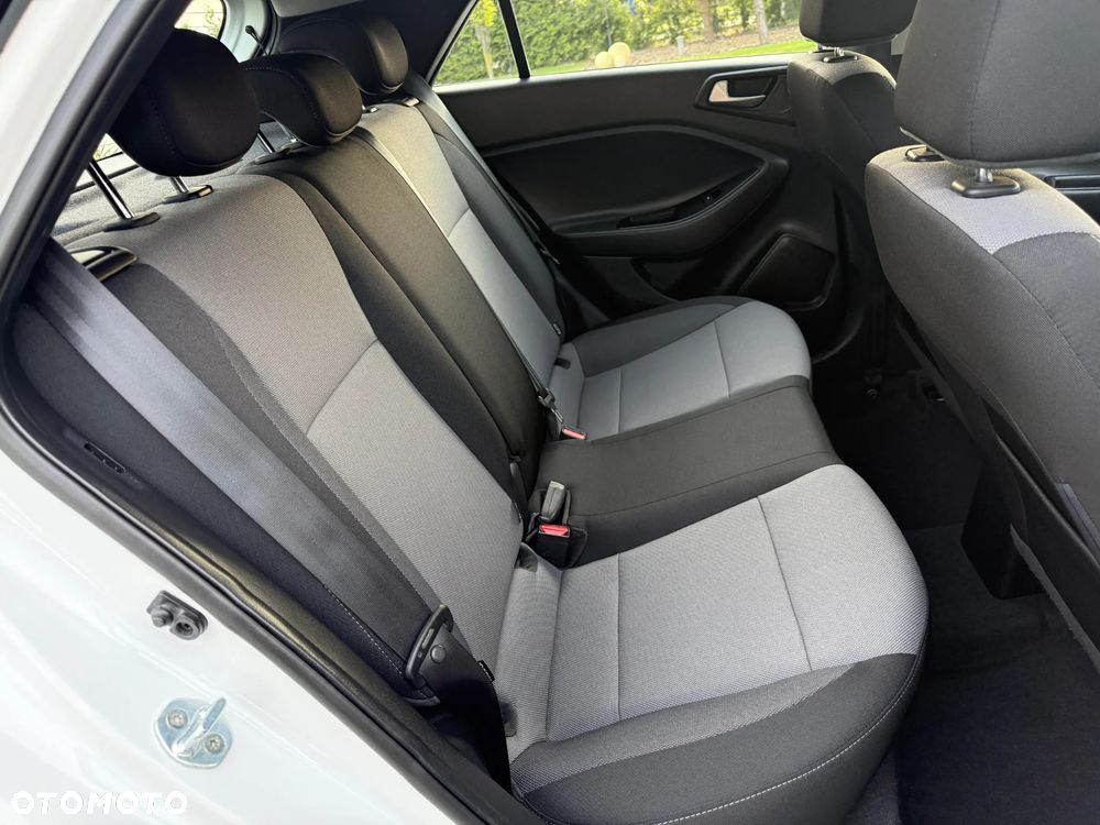Hyundai i20 blue 1.2 Select - 12