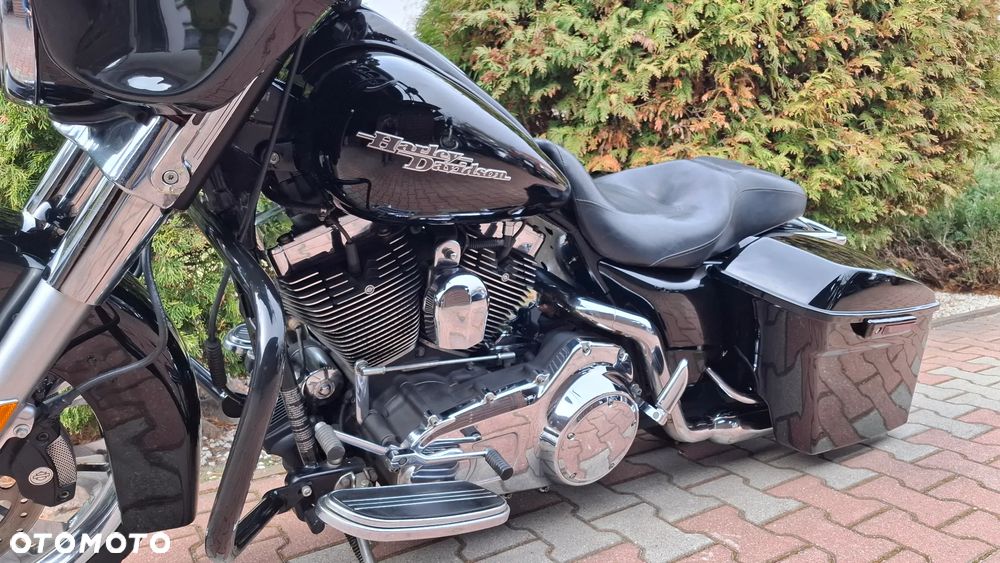 Harley-Davidson Touring Street Glide - 19