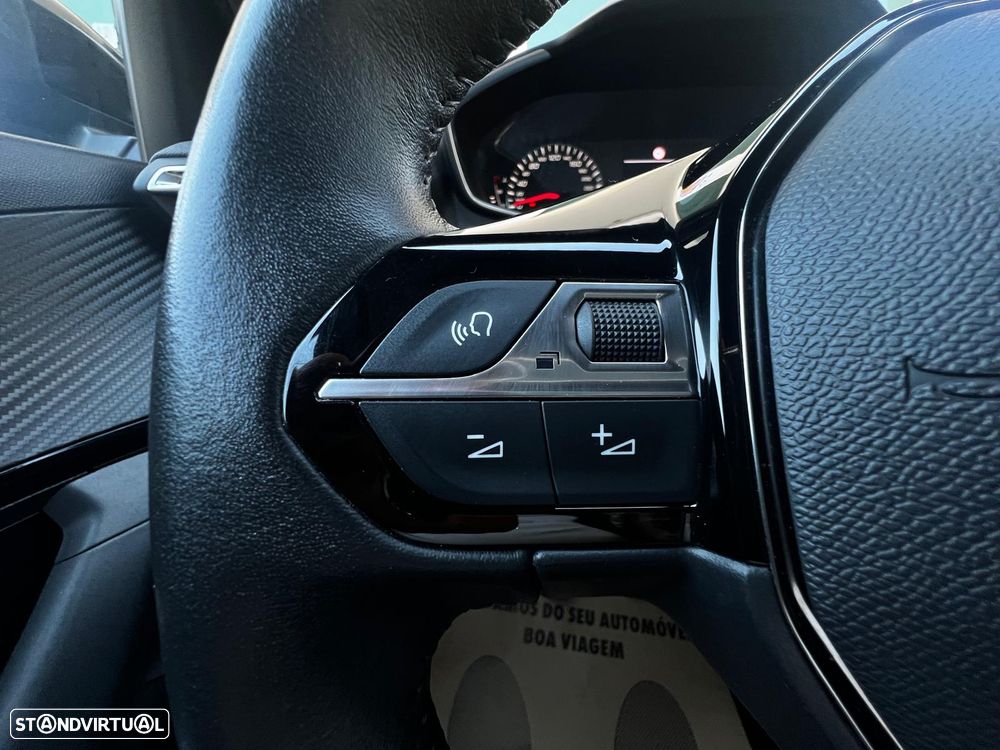 Peugeot 2008 1.2 PureTech Active Pack - 32