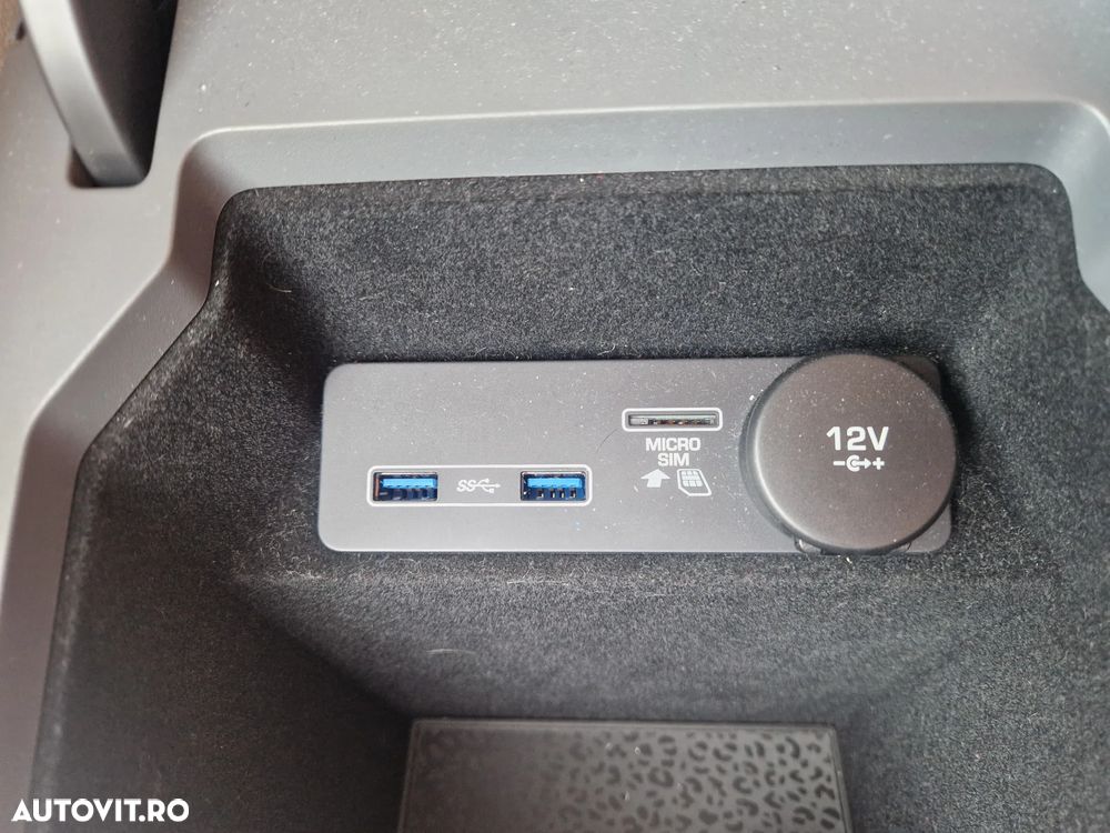 Jaguar E-Pace D150 AWD Base - 28