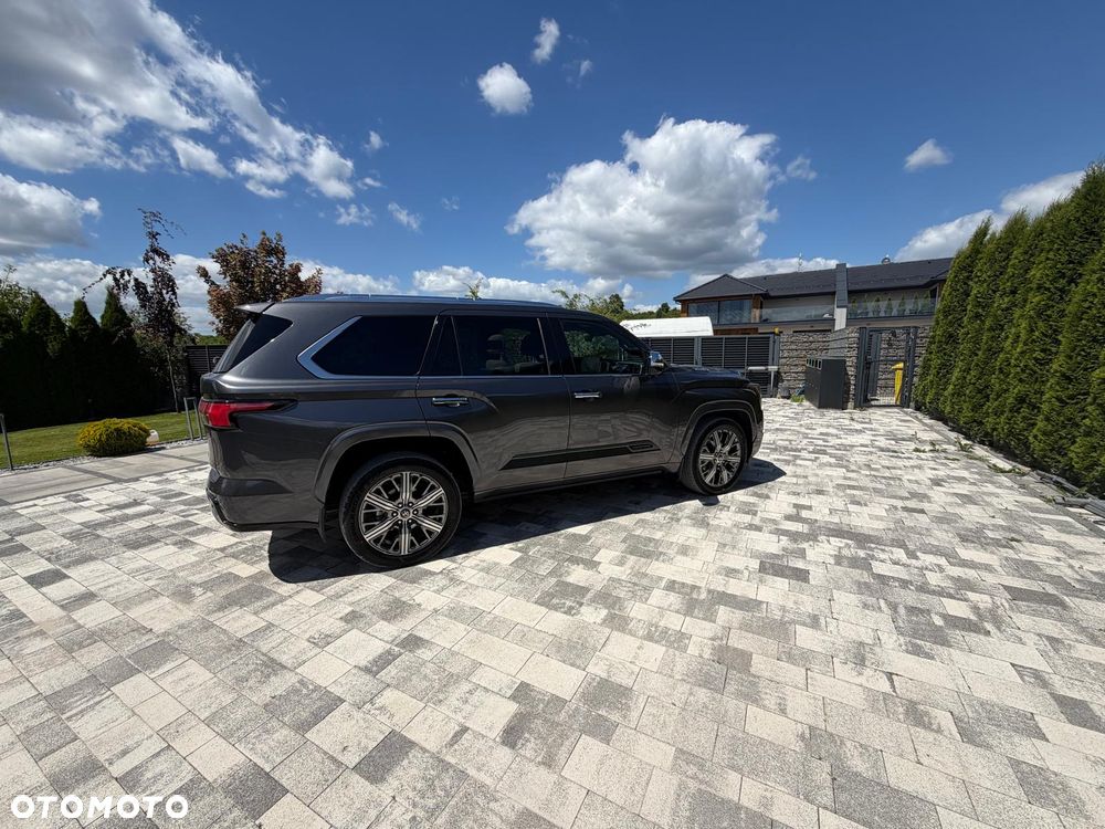 Toyota Sequoia - 6