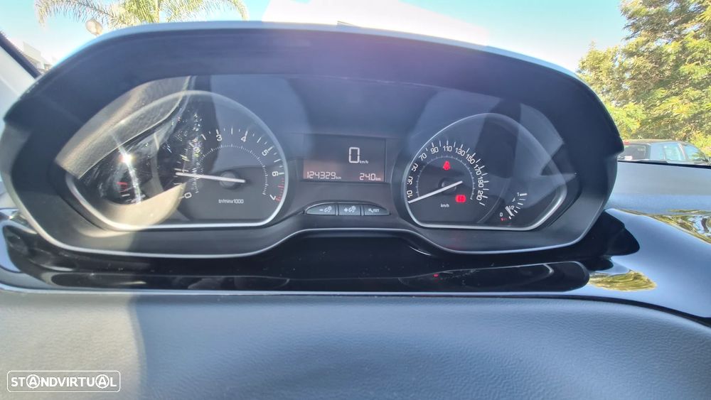 Peugeot 208 1.2 PureTech Signature - 25