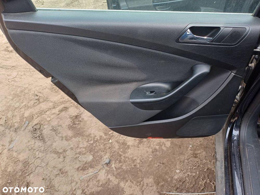 BOCZKI DRZWI KOMPLET VOLKSWAGEN PASSAT B6 KOMBI - 2