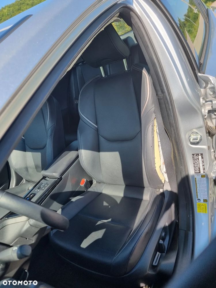 Toyota Prius Hybrid Advanced - 10