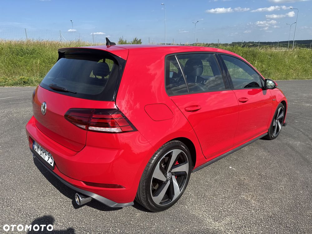 Volkswagen Golf - 6