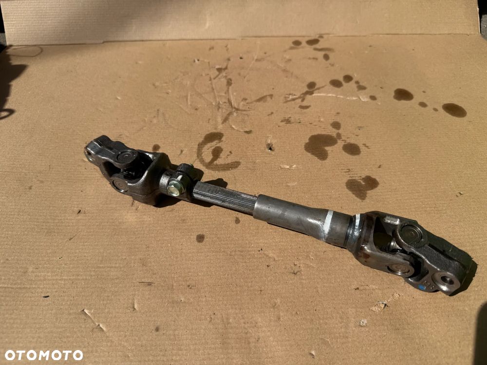 Drążek krzyżak kolumny kierowniczek Toyota Yaris III 1.5 hybryda 2019r OE - 1