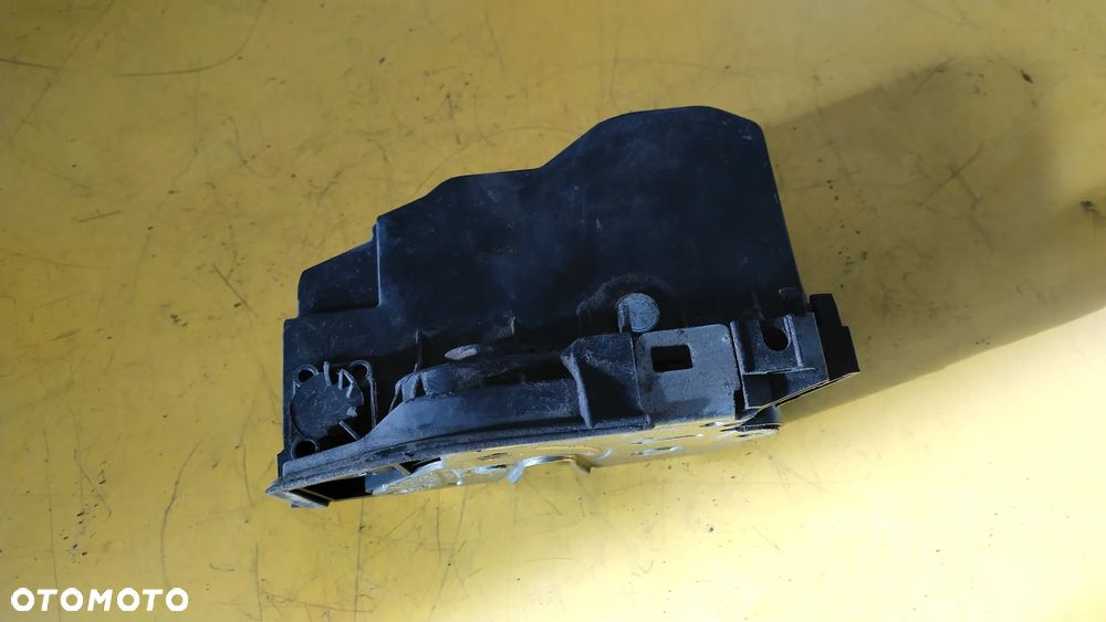 BMW E 60 ZAMEK DRZWI PRAWY PRZÓD - 1