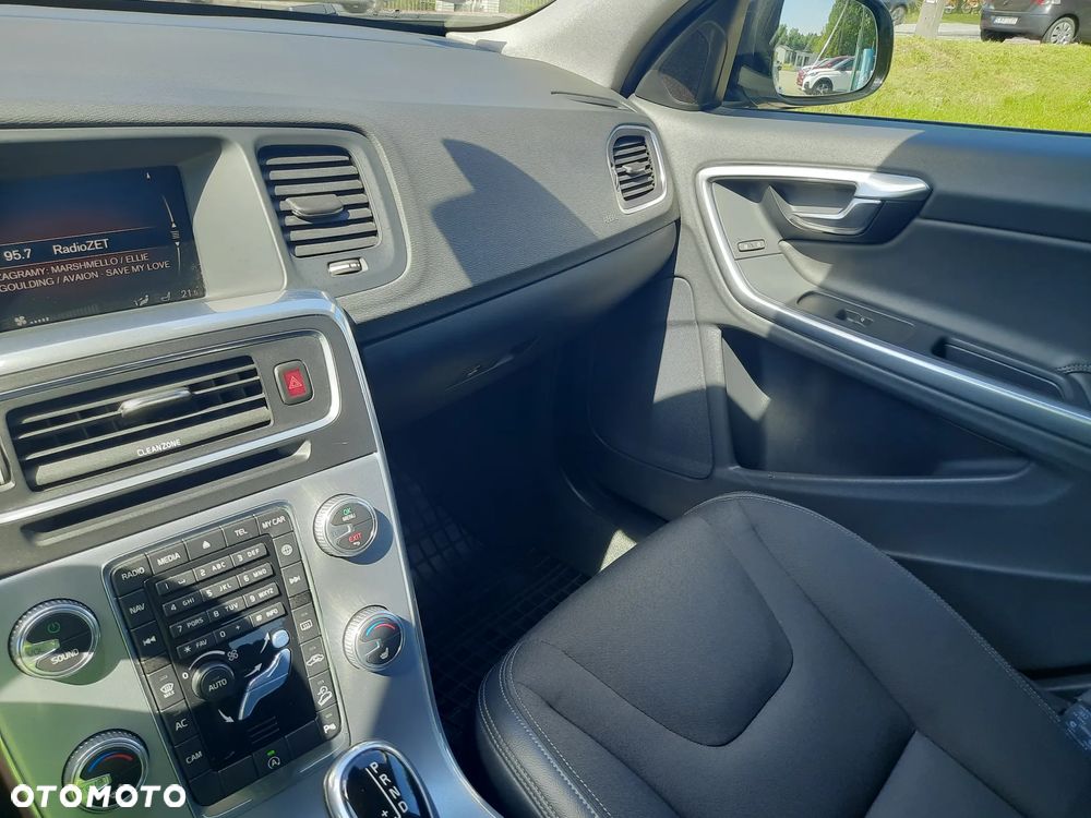 Volvo V60 Cross Country T5 AWD Momentum - 16