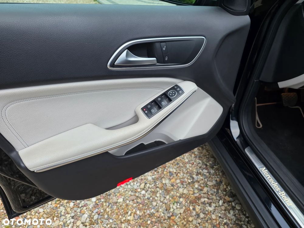 Mercedes-Benz GLA 200 (CDI) d 4Matic 7G-DCT AMG Line - 21