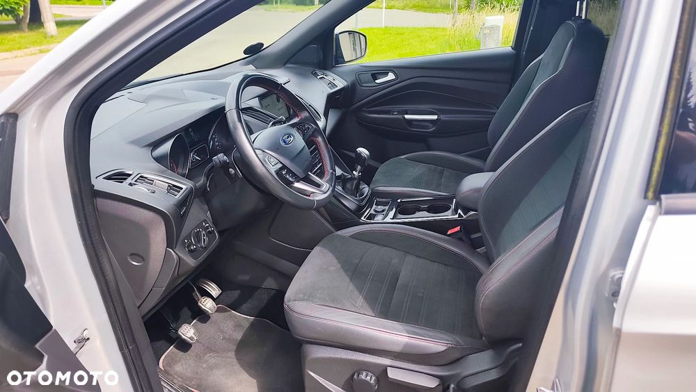 Ford Kuga 1.5 EcoBoost 2x4 ST-Line - 17