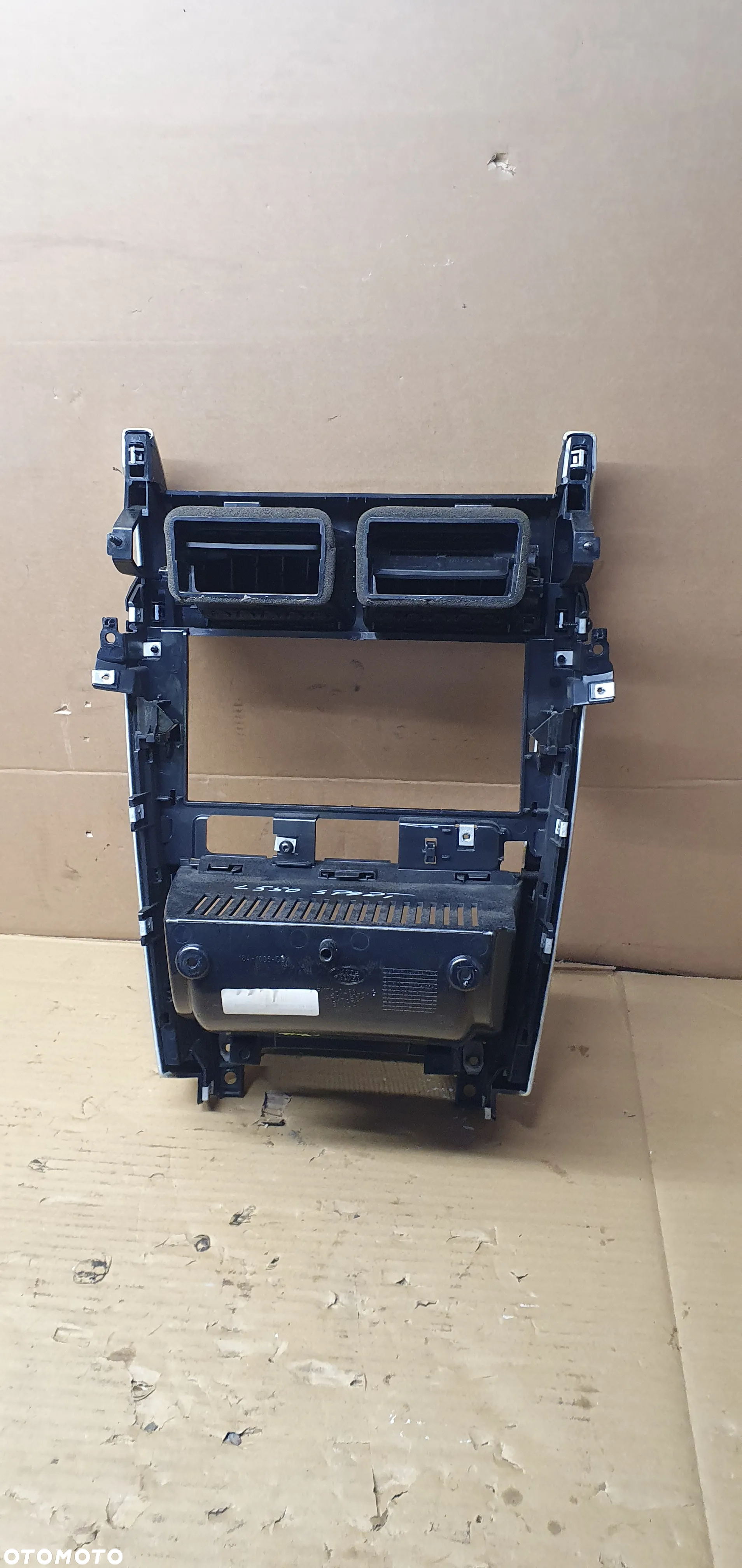 Kratka nawiewu powietrza środkowa ramka radia dekor Land Rover Discovery Sport L550 - 7