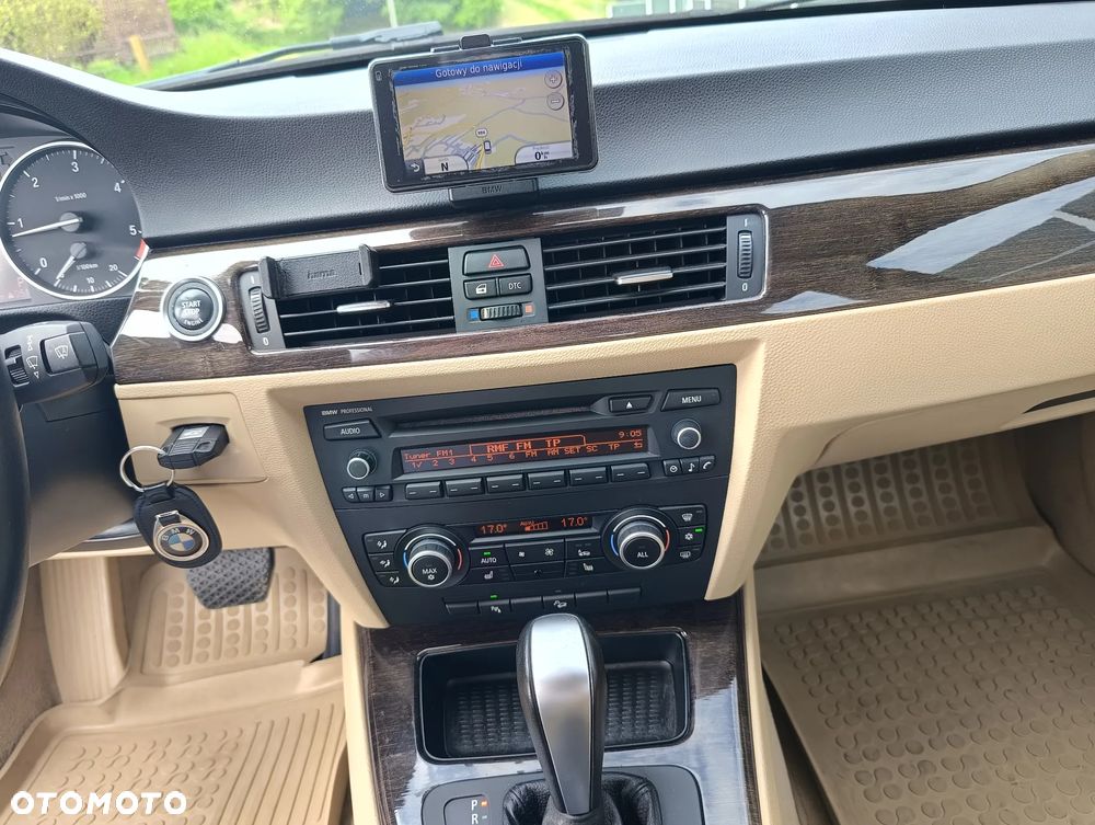 BMW Seria 3 320d xDrive DPF Touring Edition Exclusive - 21