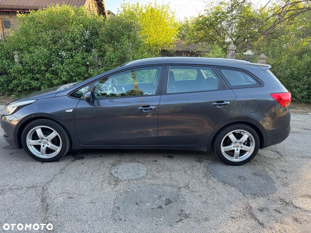 Kia Ceed 1.6 GDI ISG Dream Team Edition - 4