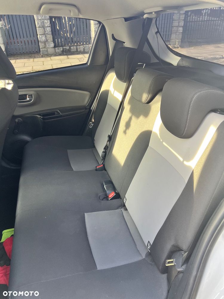 Toyota Yaris Hybrid 100 Active EU6 - 8