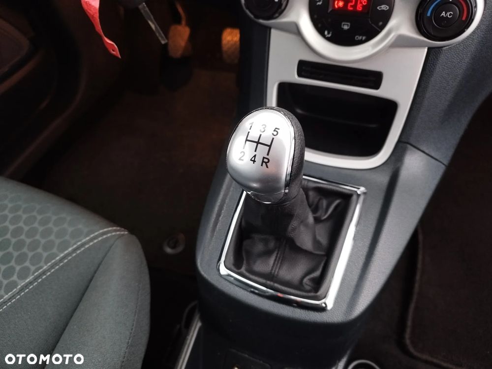 Ford Fiesta - 24