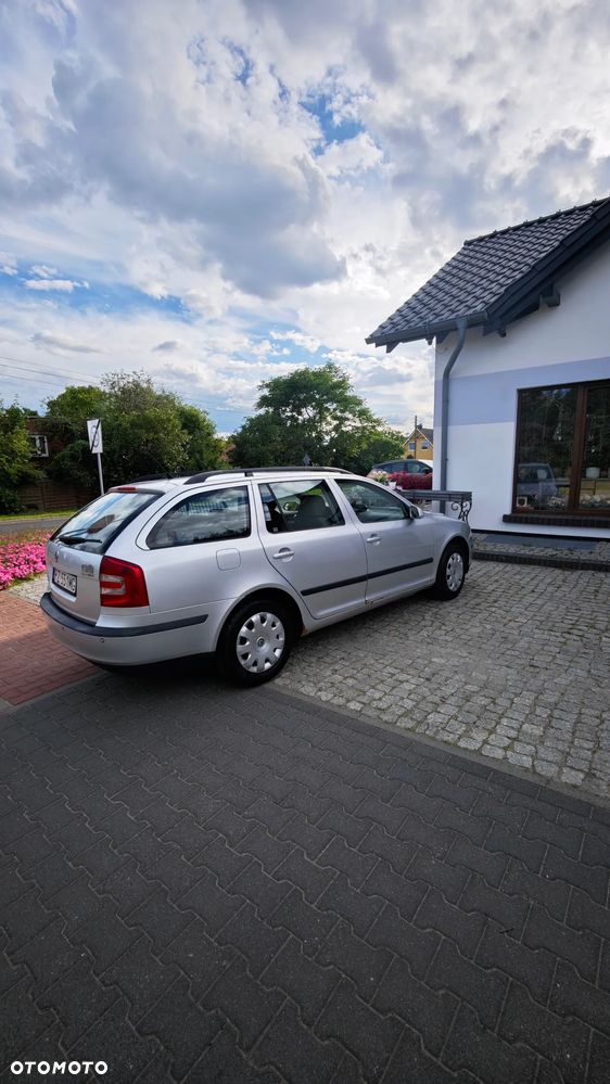 Skoda Octavia 1.6 FSI Ambiente - 6