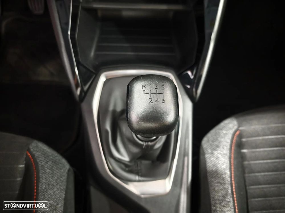 Peugeot 2008 1.2 PureTech Active - 13