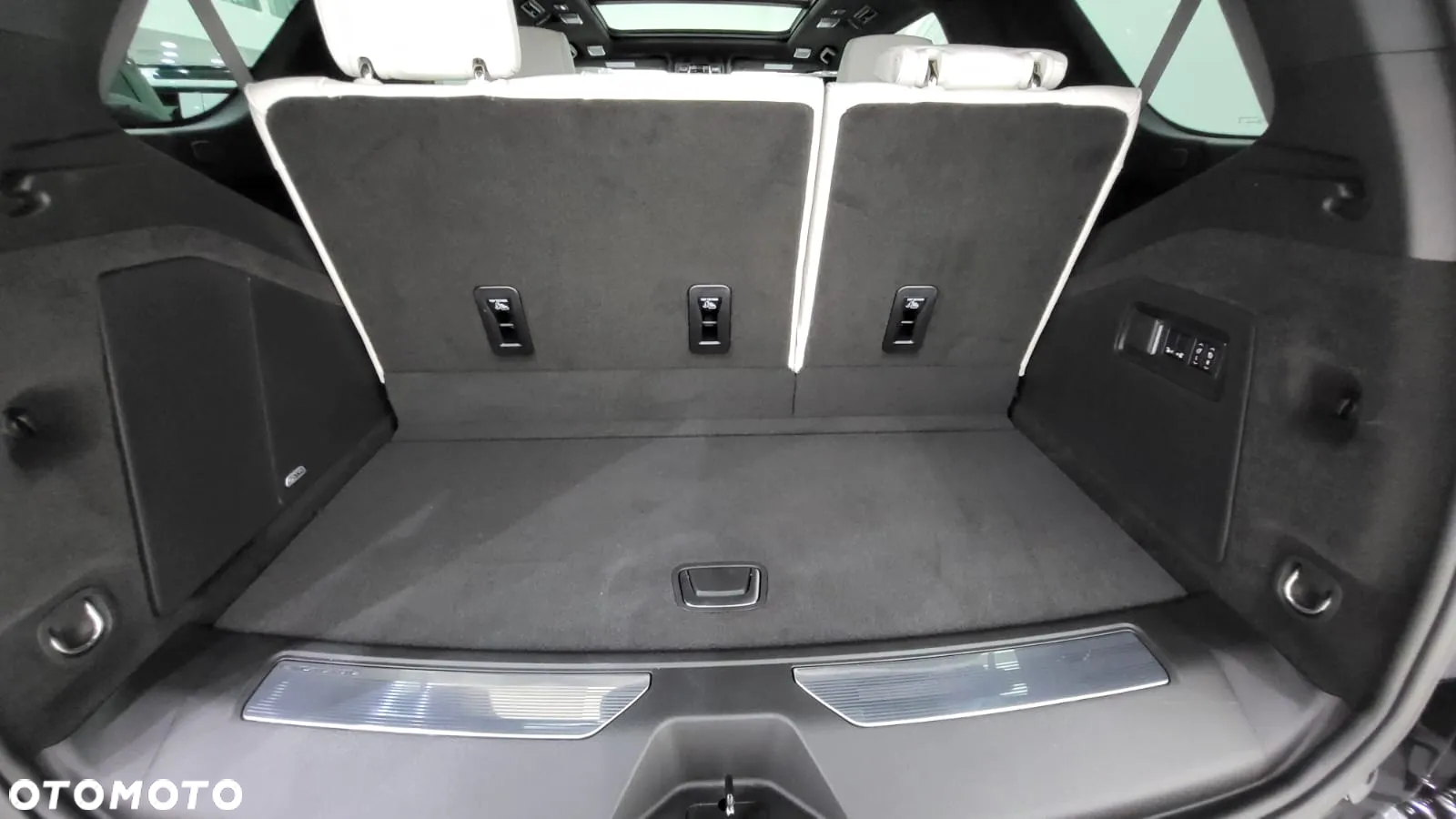 Cadillac Escalade - 27