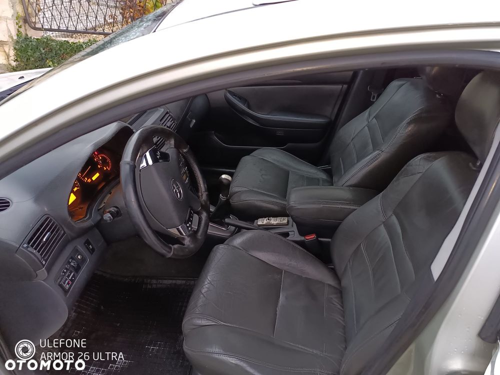 Toyota Avensis - 10