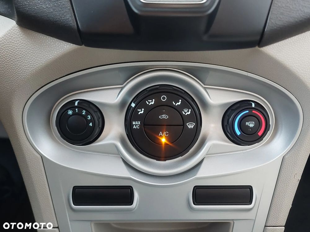 Ford Fiesta - 22