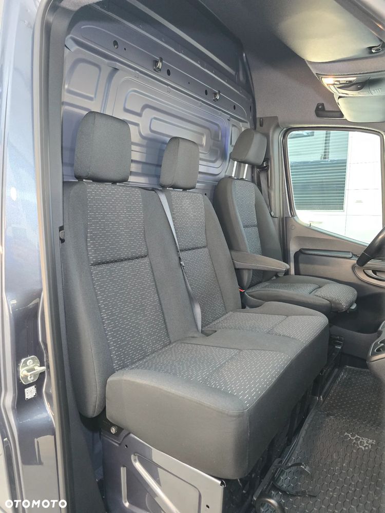 Mercedes-Benz SPRINTER 319 3.0 V6 CDI AUTOMAT 4,40Cm Długi SERWIS ASO MERCEDES-BENZ DO OSTATNIEGO km SALON PL FUL LED HIGH PERFORMANCE MBUX z ekranem dotykowym 10,25 cali SIEDZENIE KIEROWCY KOMFORTOWE, HYDRAULICZNE RESOROWANE PODGRZEWANA SZYBA PRZEDNIA TEMPOMAT KAMERA COFANIA LAKIER METALIK - 34