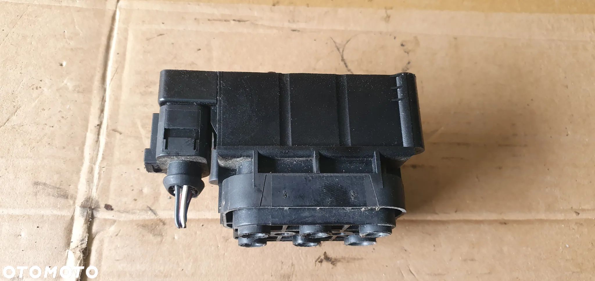 Rozdzielacz zawieszenia AIRMATIC Mercedes ML W164 A2123200358 - 1