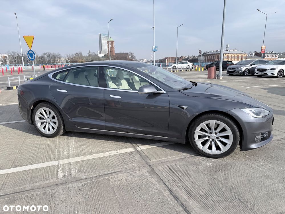 Tesla Model S - 6