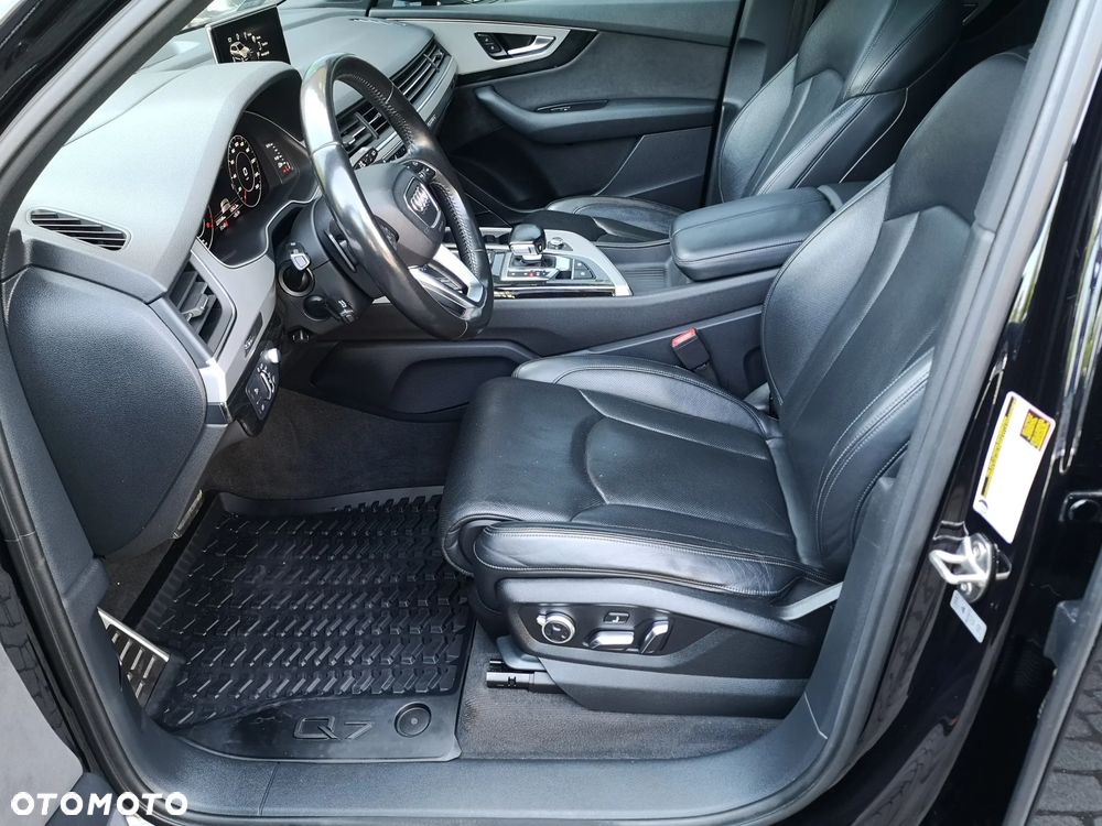 Audi Q7 3.0 TFSI Quattro Tiptronic - 24