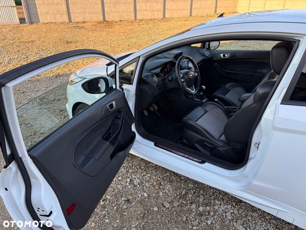 Ford Fiesta 1.6 EcoBoost ST - 18