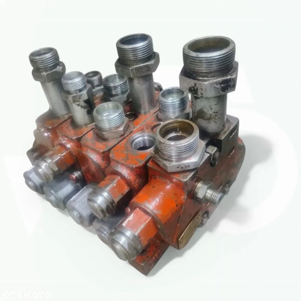 Rozdzielacz 1897239406 Commercial Hydraulics 008199 Manitou MLT - 8