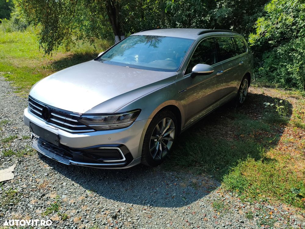 Volkswagen Passat - 1
